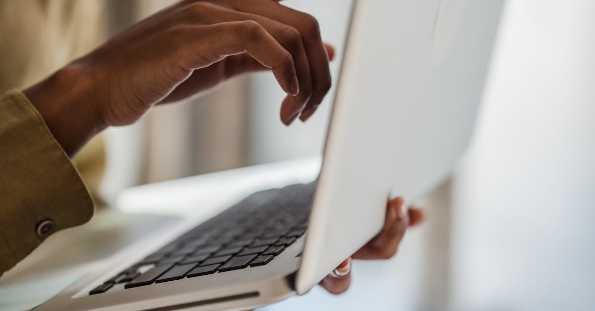 Factors That Affect Professional Laptop Screen Replacement Costs